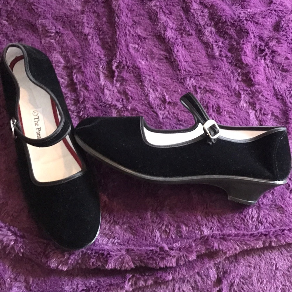 The Paragon black velvet shoes, easy to clasp